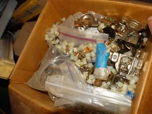 lot 412 image: Assorted hinges