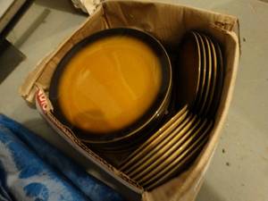 lot 414 image: Vintage dinnerware set