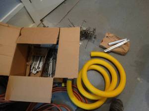 lot 423 image: Hose peg hooks & misc.
