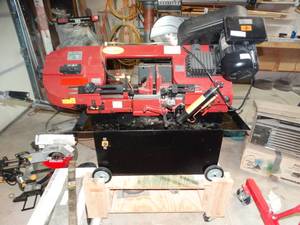 lot 431 image: Northern Industrial BS-712N 7 x 12 metal cutting band saw on stand