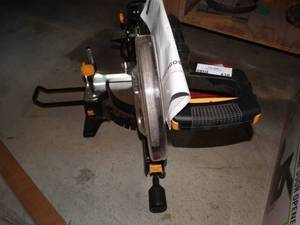 lot 438 image: 10 sliding compound miter saw w Diablo blade
