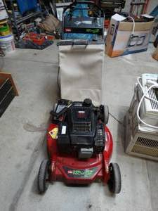 lot 447 image: Toro super recycler gas lawn mower