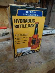 lot 453 image: 8 ton capacity hydraulic bottle jack