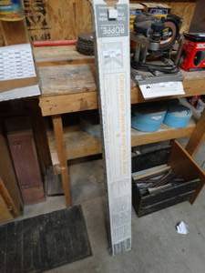 lot 459 image: Contractor series vinyl wall base