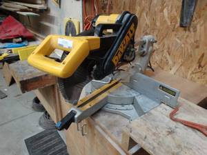 lot 462 image: Dewalt DW 708 12 sliding compound miter saw