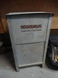 lot 1121 image: Houndawg auto food feeder