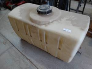 lot 1135 image: 40 gallon plastic tank