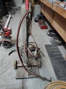 lot 1149 image: Torch cart w hoses & torch head