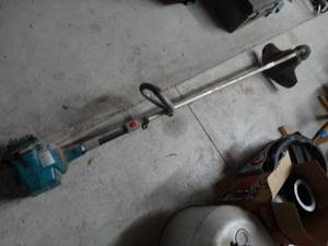 lot 1155 image: Makita gas weedeater