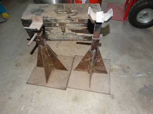 lot 1163 image: Pair of jack stands