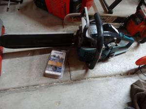 lot 1177 image: Makita gas chainsaw