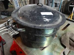 lot 1182 image: Canning pot w lid