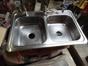 lot 1184 image: Stainless steel 2 hole kitchen sink w faucet