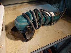 lot 1207 image: Electric angle grinder
