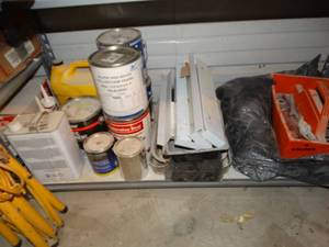 lot 1211 image: Contents of bottom shelf