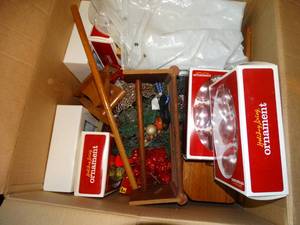 lot 1213 image: Lot of various Christmas items & tree