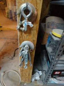 lot 1228 image: Fire extinguisher & assorted hardware