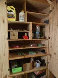 lot 1232 image: Contents of cabinet- Various shop supplies