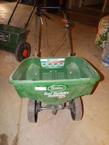 lot 1234 image: Scotts spreader