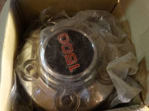 lot 1281 image: GMC 1500 hubcap set of 4- new
