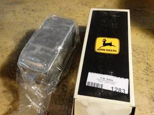 lot 1283 image: John Deere filter element- New in box