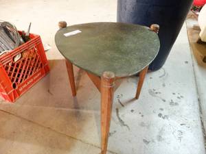 lot 1293 image: Retro end table