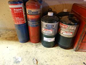 lot 1299 image: Lot of propane bottles