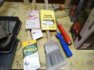 lot 1314 image: Lot of paint brushes