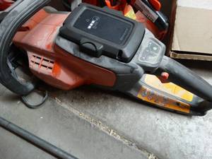 lot 1179 image: Husqvarna battery powered chainsaw w battery & charger