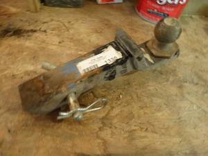 lot 1330 image: Receiver hitch w ball