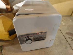 lot 1336 image: Sentry safe- Model 6250 w combination and key