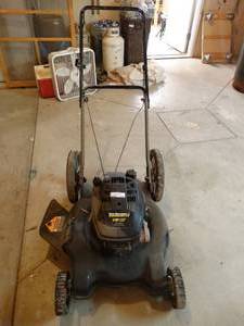 lot 1339 image: Yard machines 5 hp 22 cut gas lawn mower