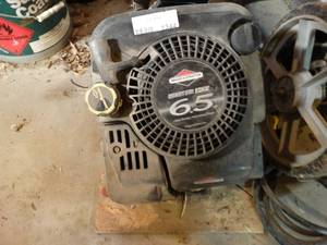 lot 1344 image: Briggs & Stratton 6.5 hp gas motor