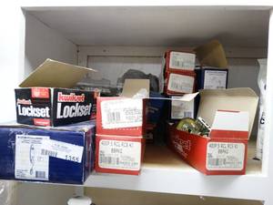 lot 1355 image: Lot of various door knobs