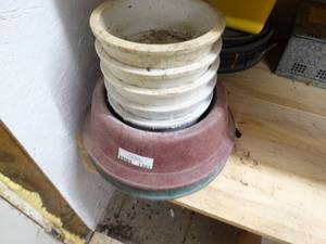 lot 1383 image: Pet waterfood dishes