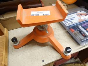 lot 1392 image: Shooting stand
