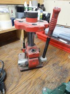 lot 1406 image: Lyman reloading equipment reloading press