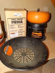 lot 1426 image: Lyman turbo twin tumbler wattachment & new box of media