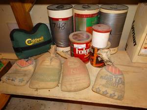 lot 1427 image: Large lot of shotgun lead shot