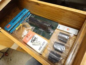 lot 1442 image: Lot of gun items