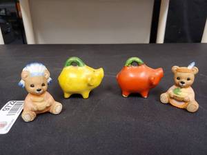 lot 9722 image: Piggy and Bears- Salt and Pepper Shakers- 2 Sets