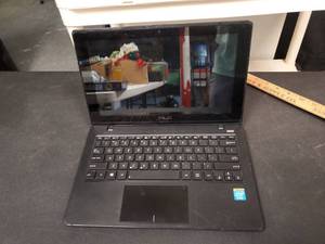 lot 9738 image: Asus Laptop