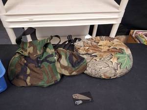 lot 9744 image: Camo Shell bag- Seat Cushion and Bonus Credit Card Knife- Hunters Look