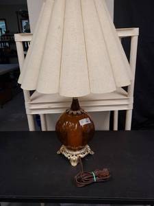 lot 9754 image: Vintage Amber Table Lamp- Retro