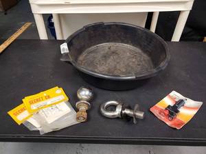 lot 9757 image: Auto Parts Lot