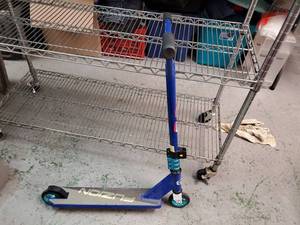 lot 9768 image: Fuzon Scooter- Fun Times