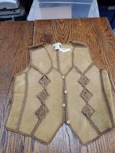 lot 90 image: Womans Leather Vest. So Pretty. Size Large
