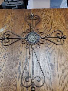 lot 9785 image: Metal Wall Cross