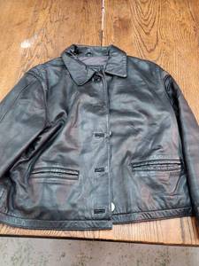 lot 9798 image: Size Large Garantie De Qualite Express Leather And Suade Jacket