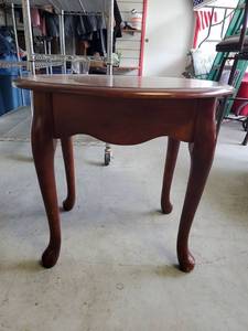 lot 9813 image: Riverside Furniture Oval End Table
